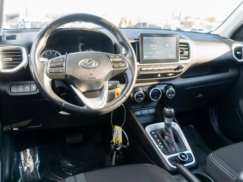 Used 2022 Hyundai Venue SEL image 13