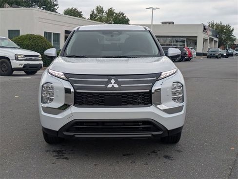New 2025 Mitsubishi Outlander ES image 9
