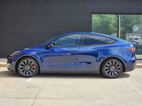 Used 2023 Tesla Model Y Performance AWD/4WD image 16