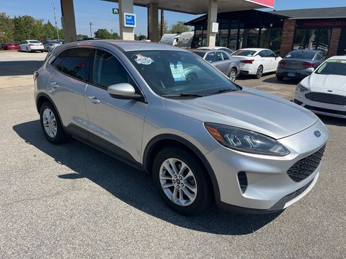 Used 2020 Ford Escape SE image 4