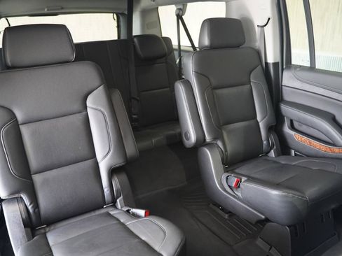 Used 2020 Chevrolet Suburban Premier AWD/4WD image 34