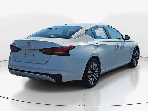 Used 2025 Nissan Altima 2.5 SV image 5