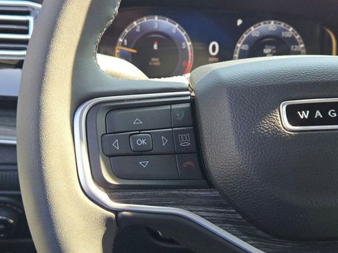 Used 2023 Jeep Wagoneer Series III w/ Rear Seat Video Group 1 AWD/4WD image 32