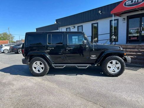 Used 2011 Jeep Wrangler Unlimited Sahara w/ Connectivity Group AWD/4WD image 6