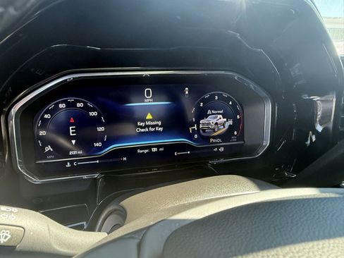 Used 2025 Chevrolet Silverado 2500 LT w/ Convenience Package image 32