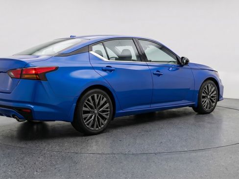 Used 2025 Nissan Altima 2.5 SV FWD image 9