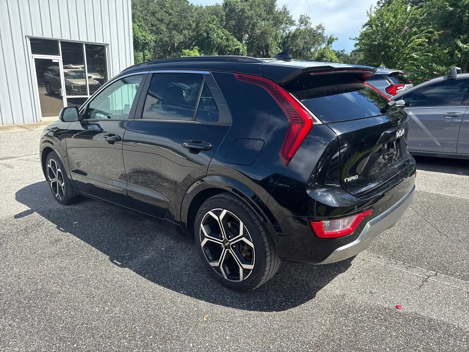 Used 2023 Kia Niro EX Touring FWD image 8