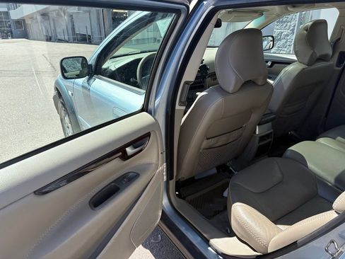 Used 2002 Volvo V70 Cross Country AWD/4WD image 25