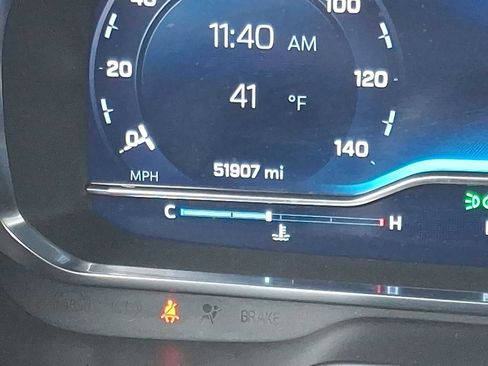 Used 2024 Chevrolet Suburban Premier image 18