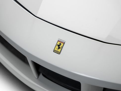 Used 2018 Ferrari 488 GTB RWD image 5