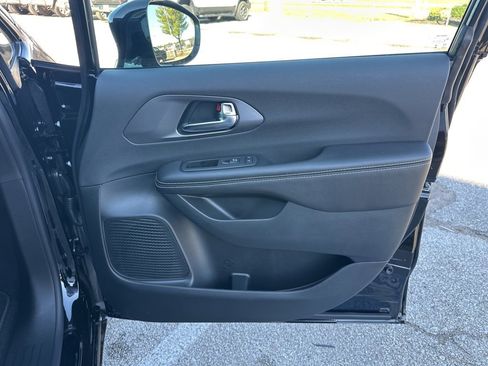 New 2026 Chrysler Pacifica Select image 51