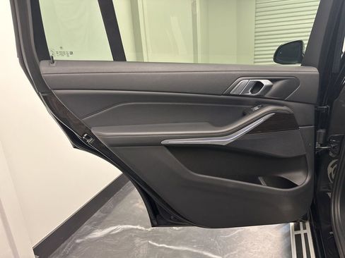 Used 2020 BMW X7 xDrive40i w/ Luxury Seating Package AWD/4WD image 16