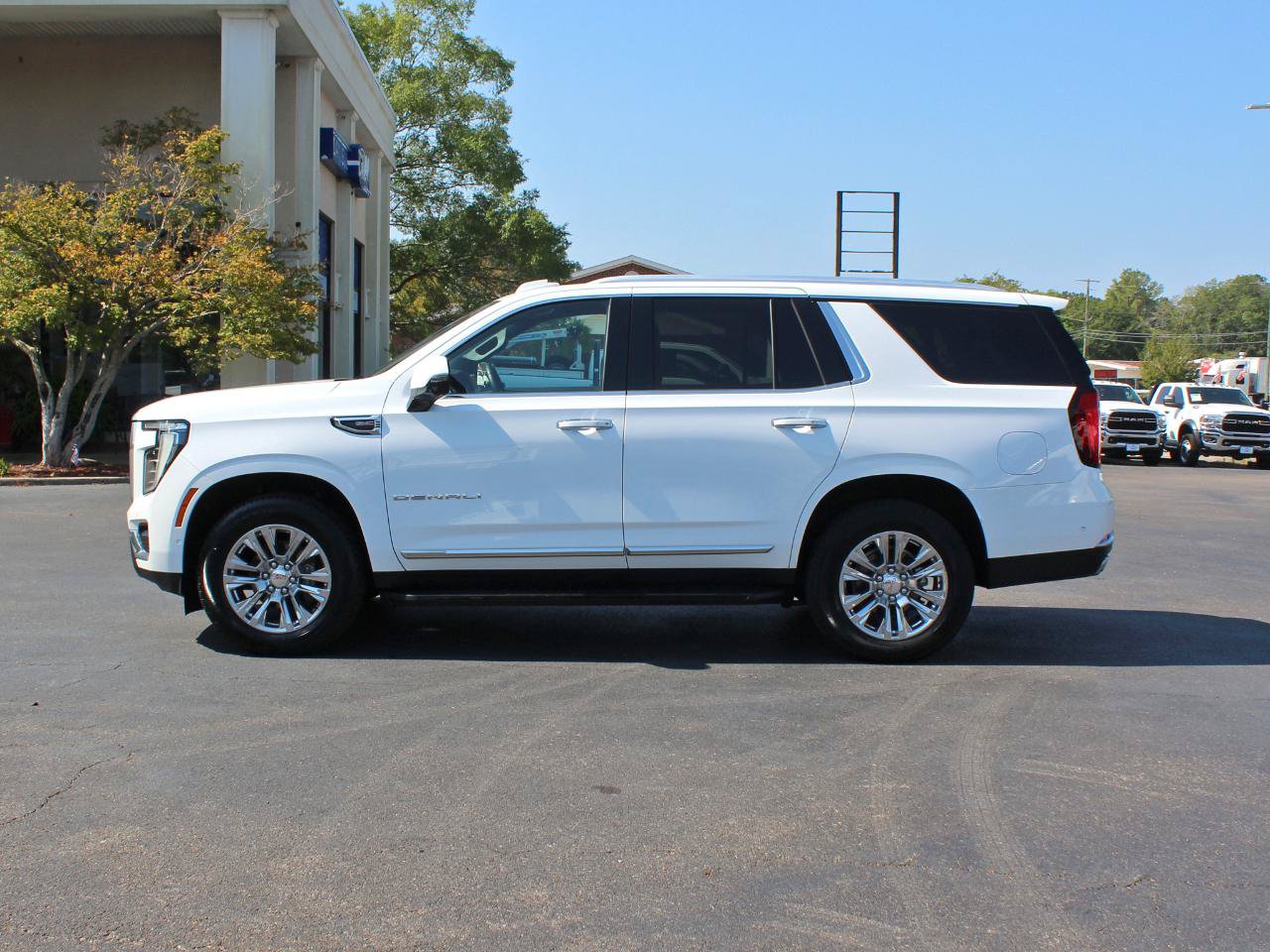 Used 2025 GMC Yukon Denali AWD/4WD image 10