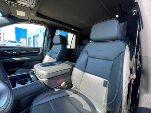 Used 2024 GMC Yukon Denali w/ Advanced Technology Package AWD/4WD image 18
