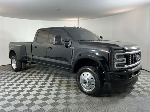 Certified 2025 Ford F450 Platinum w/ FX4 Off-Road Package image 3