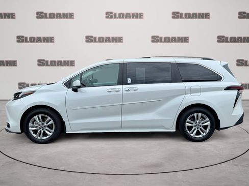 Used 2025 Toyota Sienna XLE w/ XLE Plus Package AWD/4WD image 2