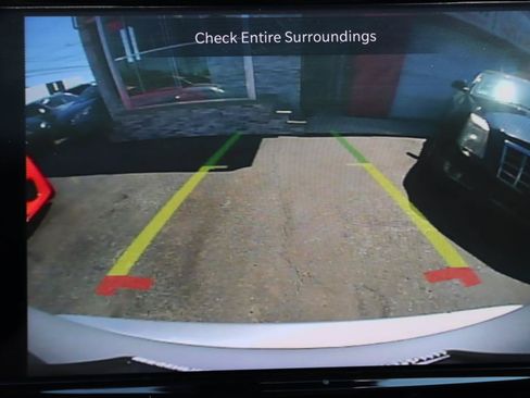 Used 2024 Chrysler Pacifica Touring-L FWD image 40