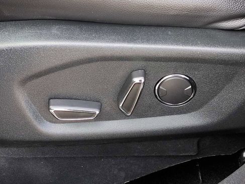 Used 2018 Ford Explorer XLT w/ Equipment Group 202A image 17