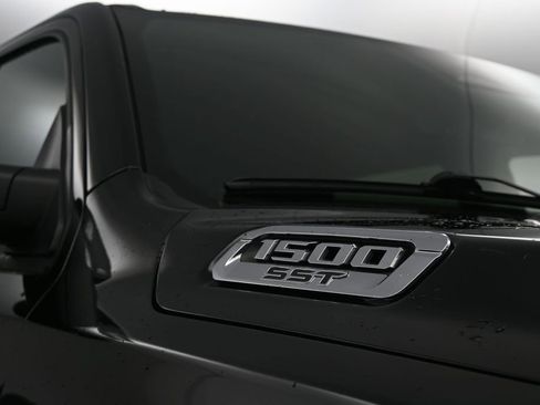 Used 2025 RAM 1500 Laramie AWD/4WD image 10