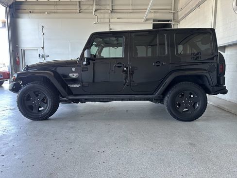 Used 2012 Jeep Wrangler Unlimited Rubicon image 8