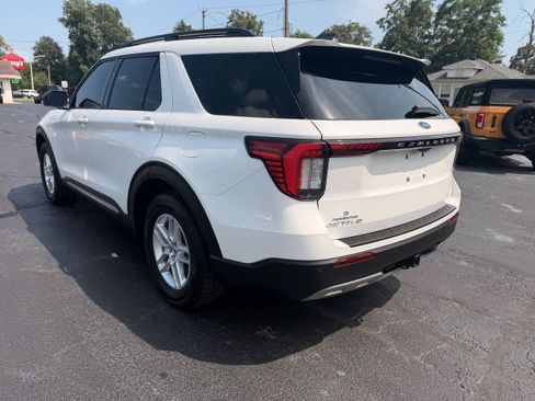 Used 2025 Ford Explorer Active w/ Active Comfort Package RWD image 7