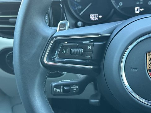 Certified 2025 Porsche Macan AWD/4WD image 26