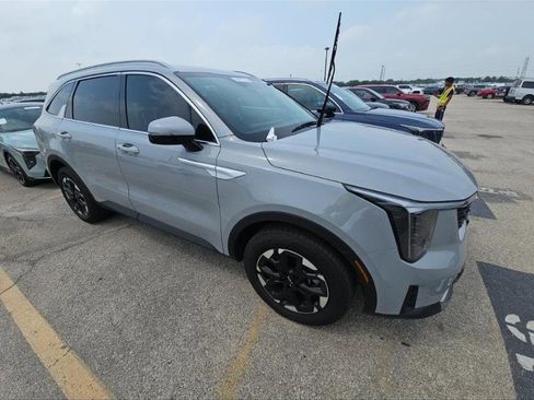 Used 2026 Kia Sorento S FWD image 1