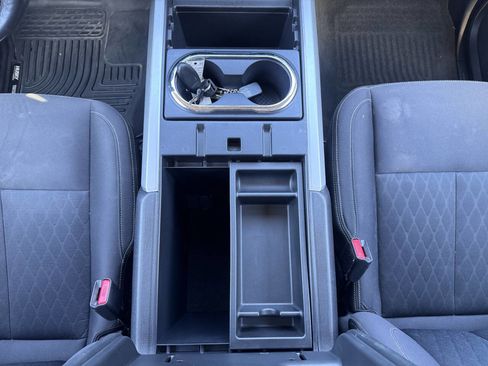 Used 2018 Nissan Titan SV w/ SV Convenience Package image 20