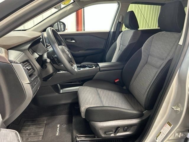 Used 2023 Nissan Rogue SV AWD/4WD image 12