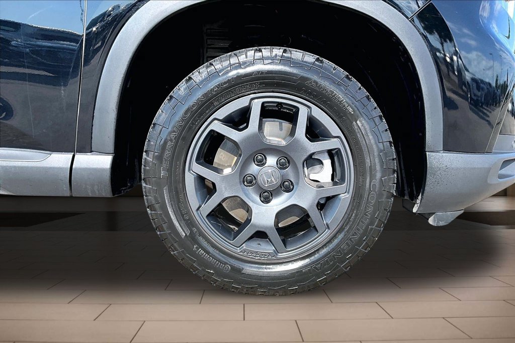 Used 2025 Honda Pilot TrailSport image 9
