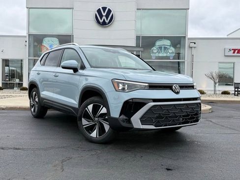 New 2026 Volkswagen Taos SE AWD/4WD image 1