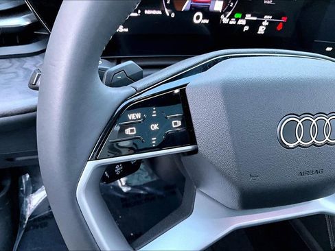 Used 2025 Audi Q5 Premium w/ Convenience Package image 11