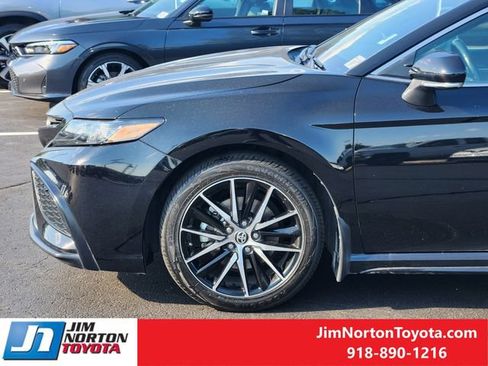 Used 2023 Toyota Camry SE FWD image 8