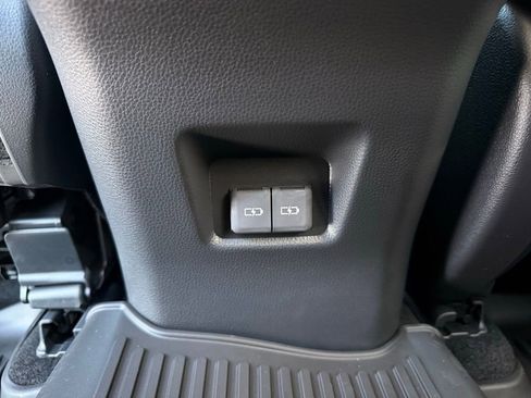 Used 2025 Toyota RAV4 XLE image 23