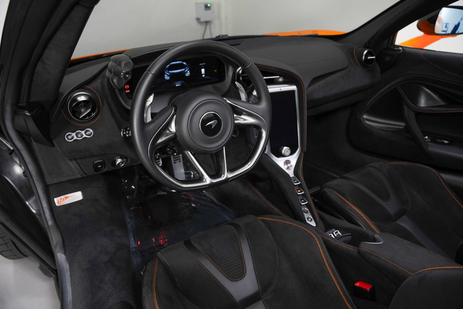 Used 2024 McLaren 750S Spider RWD image 37
