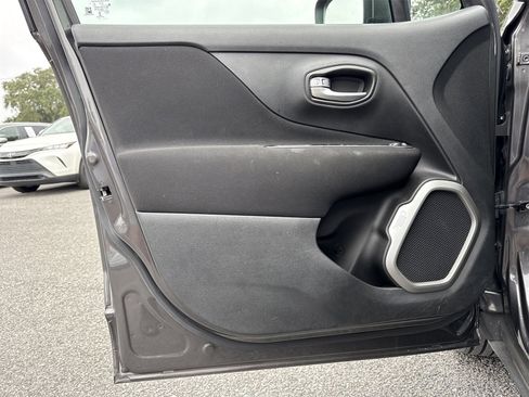 Used 2021 Jeep Renegade Latitude image 14