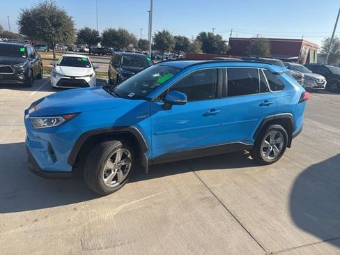 Used 2021 Toyota RAV4 XLE Premium image 7