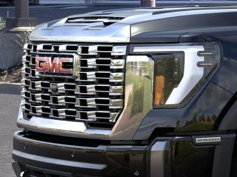 New 2026 GMC Sierra 2500 Denali w/ Denali Reserve Package image 13