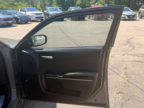 Used 2019 Dodge Charger SXT RWD image 24