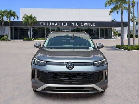Used 2025 Volkswagen Tiguan SE w/ Panoramic Sunroof Package AWD/4WD image 2