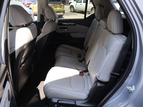 Used 2023 Honda Pilot Touring image 11