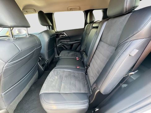 Used 2024 Mitsubishi Outlander SE AWD/4WD image 26