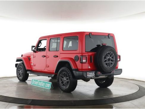 Used 2022 Jeep Wrangler Unlimited Sahara w/ Cold Weather Group AWD/4WD image 8