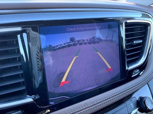 Used 2017 Chrysler Pacifica Limited image 26