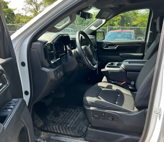 Used 2024 Chevrolet Silverado 1500 LT AWD/4WD image 5