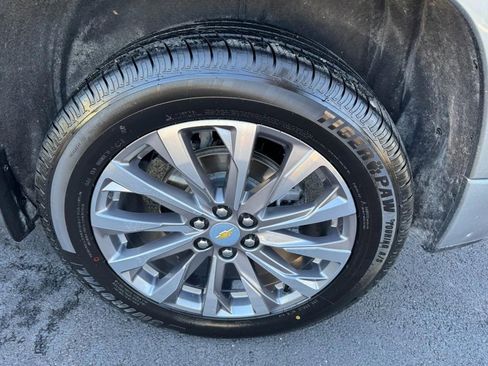 Used 2023 Chevrolet Traverse Premier image 7