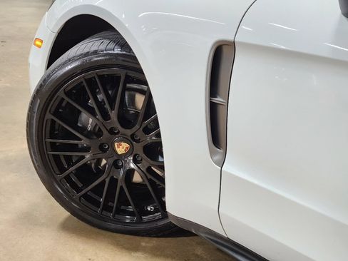 Used 2022 Porsche Panamera image 23
