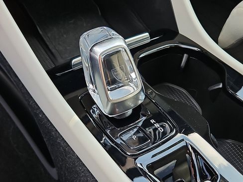 Certified 2023 Volvo XC40 B5 Plus w/ Driver Assist Package image 15