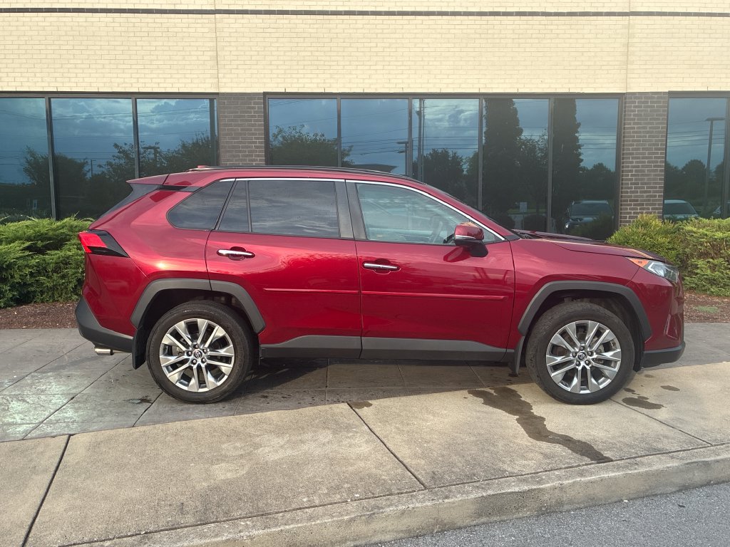 Used 2020 Toyota RAV4 Limited AWD/4WD image 4