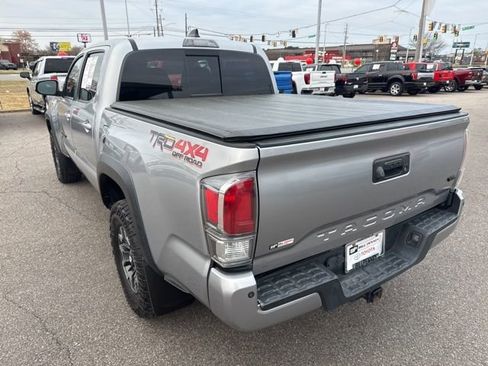 Used 2021 Toyota Tacoma TRD Off-Road w/ Technology Package image 3